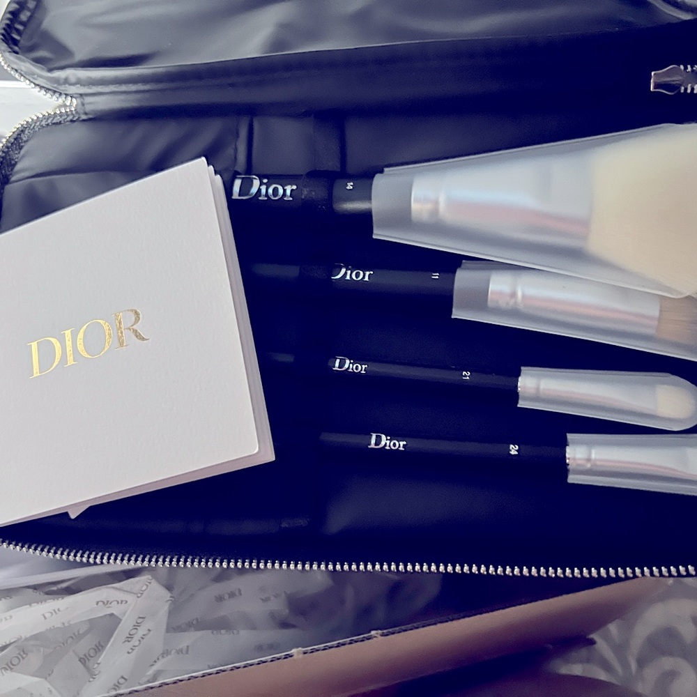 New Dior makeup pouch with brushes original. Two compartments